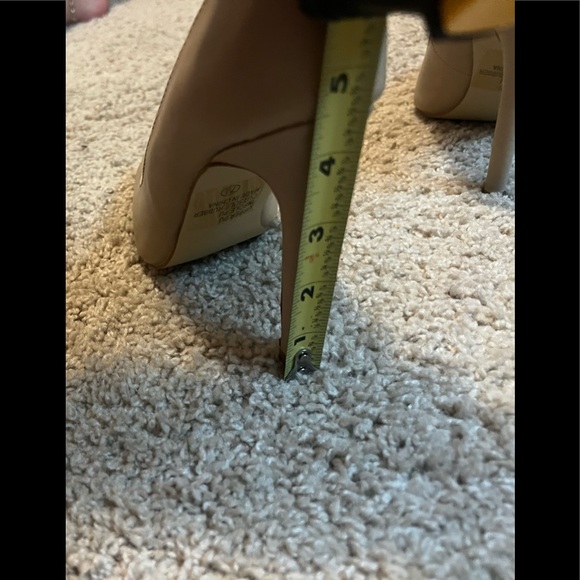 Journee Collection Pointed Toe Pumps - Picture 9 of 9